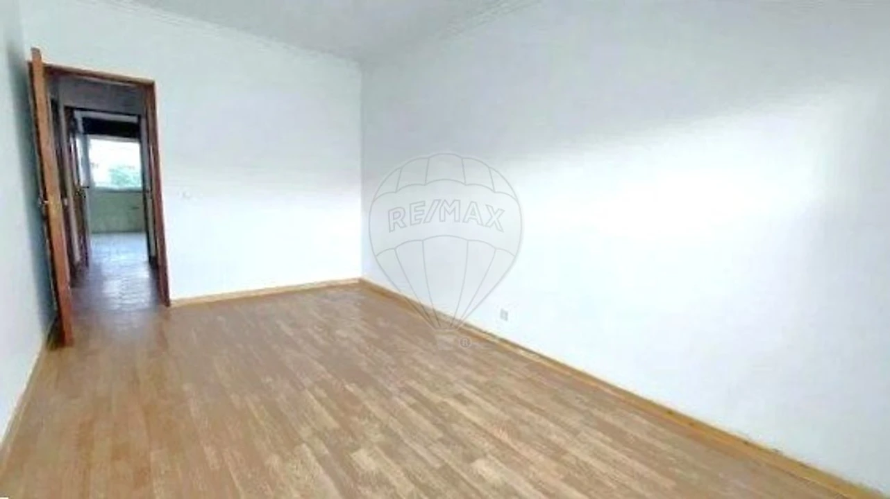 Apartamento T2 para Venda em Rio de Mouro Foto 6