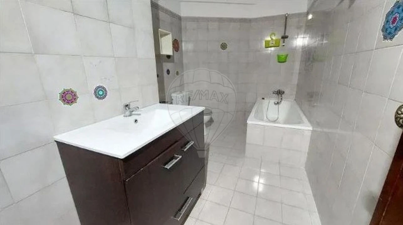 Apartamento T2 para Venda em Rio de Mouro Foto 11
