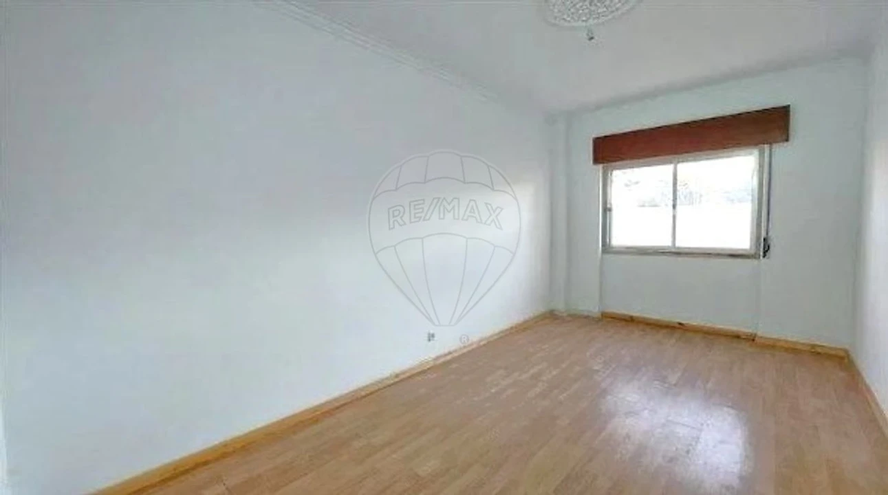 Apartamento T2 para Venda em Rio de Mouro Foto 7