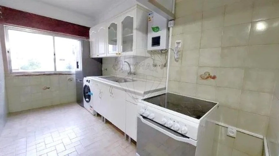 Apartamento T2 para Venda em Rio de Mouro Foto 9