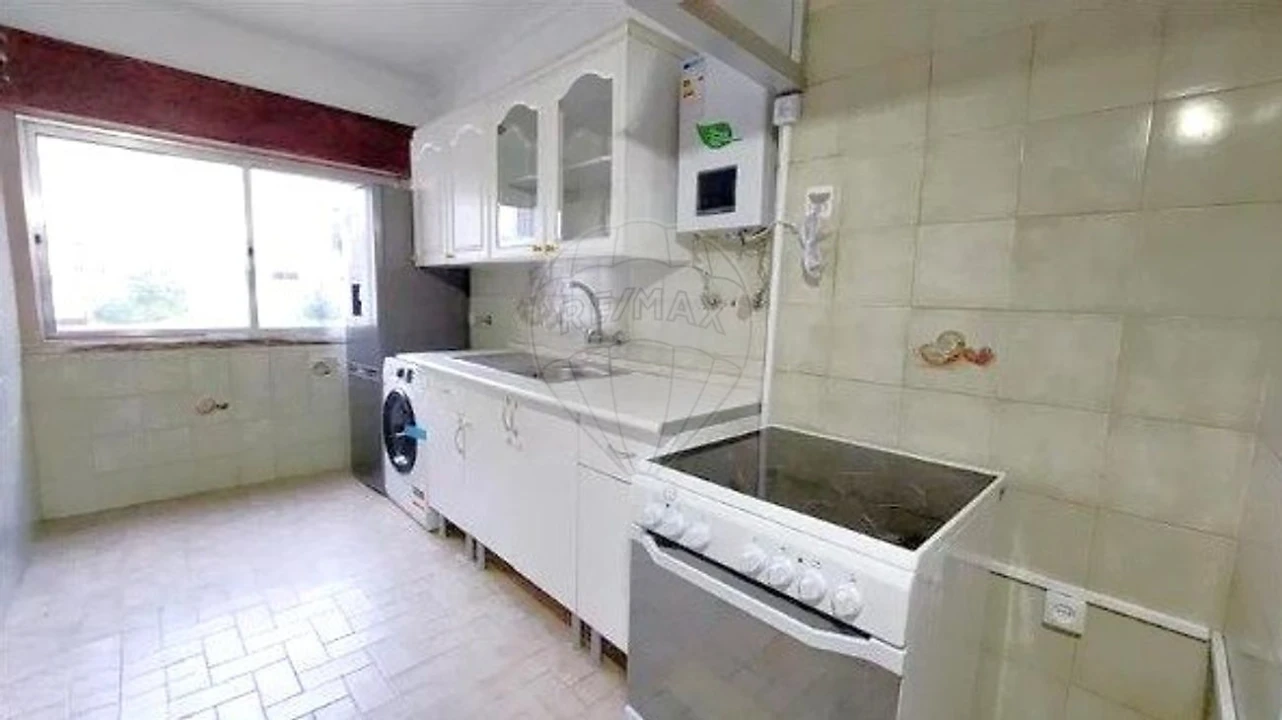 Apartamento T2 para Venda em Rio de Mouro Foto 9