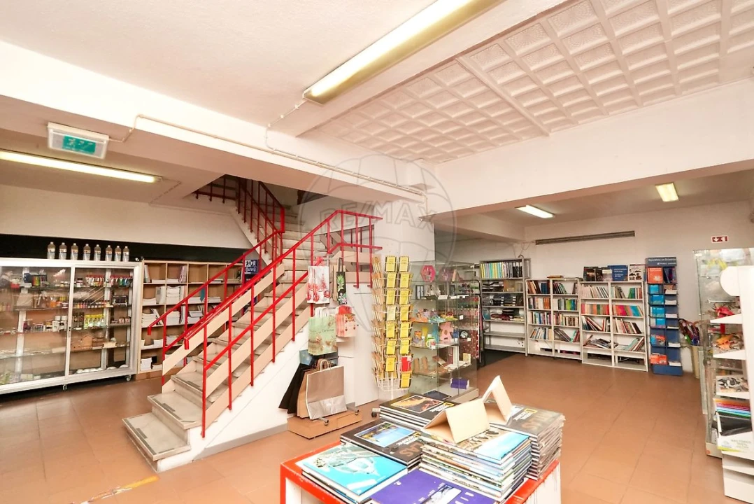 Negócio para Venda em Sacavém e Prior Velho Foto 2