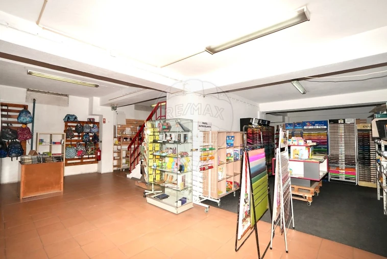 Negócio para Venda em Sacavém e Prior Velho Foto 3