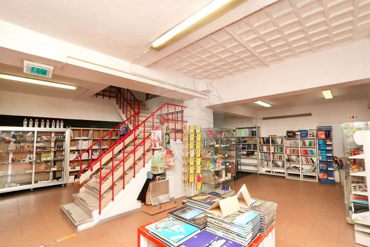 Negócio para Venda em Sacavém e Prior Velho Foto 2