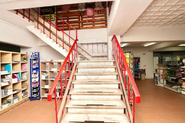 Negócio para Venda em Sacavém e Prior Velho Foto 11