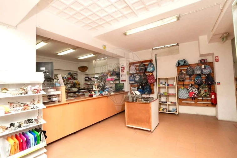 Negócio para Venda em Sacavém e Prior Velho Foto 1