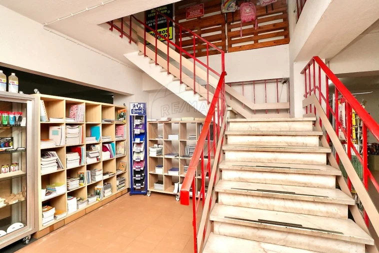 Negócio para Venda em Sacavém e Prior Velho Foto 12