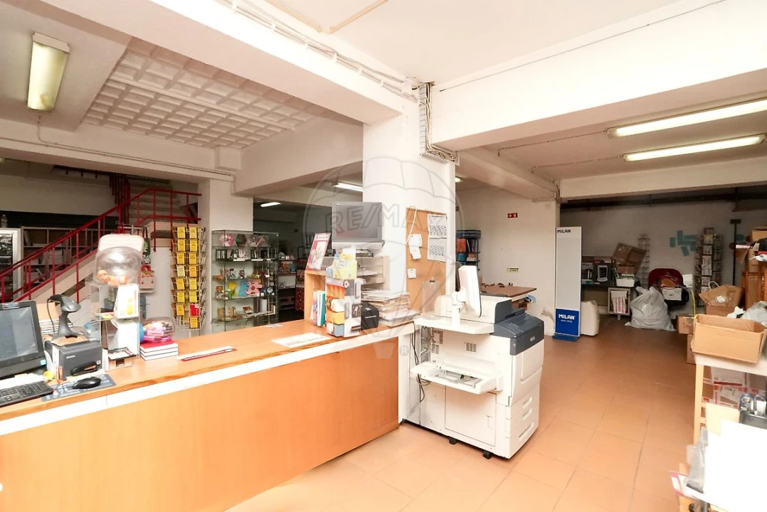 Negócio para Venda em Sacavém e Prior Velho Foto 5