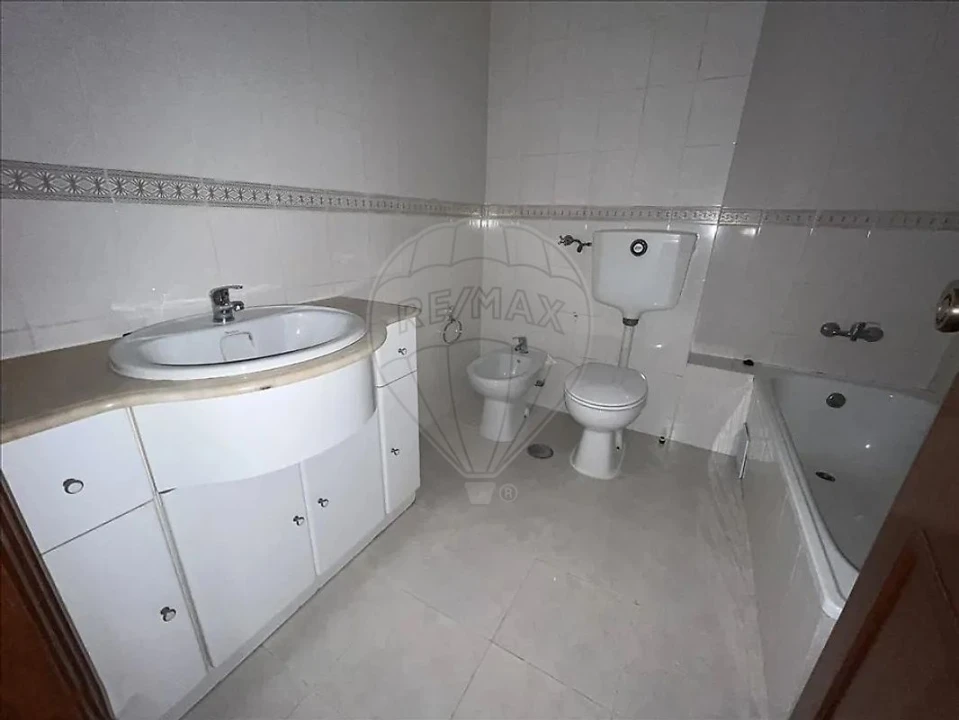Apartamento T2 para Venda em Agualva e Mira-Sintra Foto 24