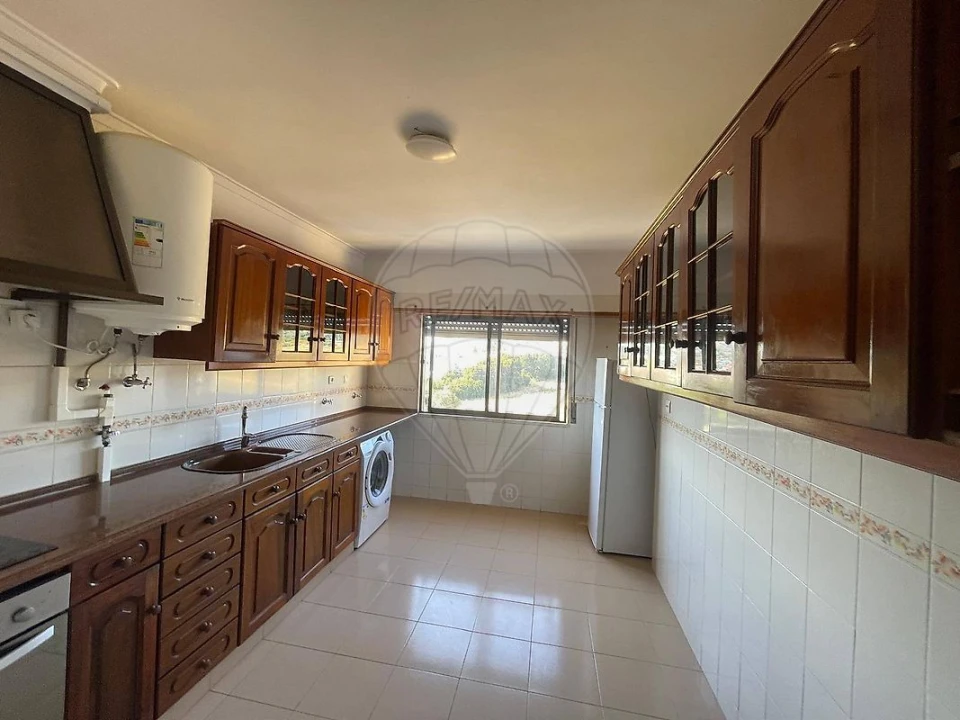 Apartamento T2 para Venda em Agualva e Mira-Sintra Foto 19