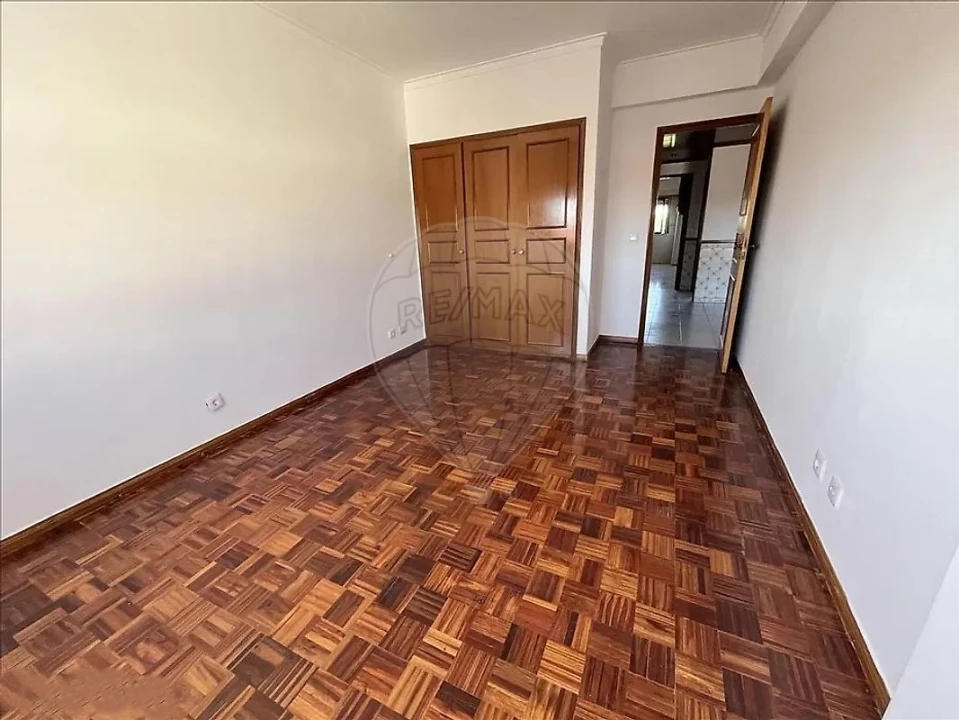 Apartamento T2 para Venda em Agualva e Mira-Sintra Foto 27