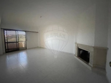 Apartamento T2 para Venda em Agualva e Mira-Sintra