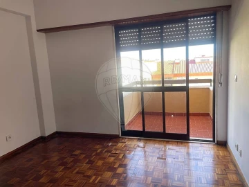 Apartamento T2 para Venda em Agualva e Mira-Sintra