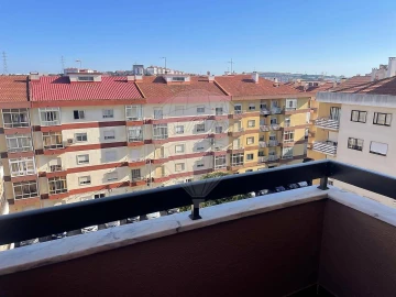 Apartamento T2 para Venda em Agualva e Mira-Sintra