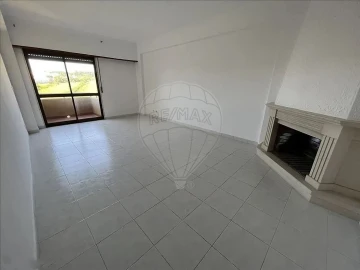 Apartamento T2 para Venda em Agualva e Mira-Sintra