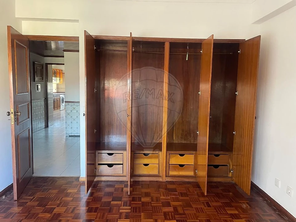 Apartamento T2 para Venda em Agualva e Mira-Sintra Foto 18
