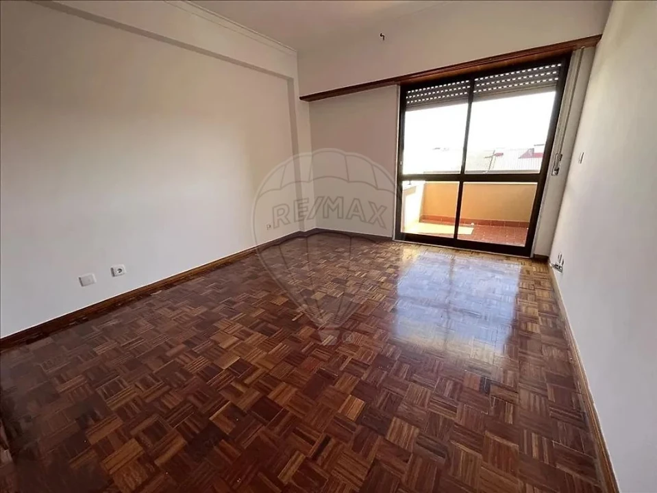 Apartamento T2 para Venda em Agualva e Mira-Sintra Foto 26