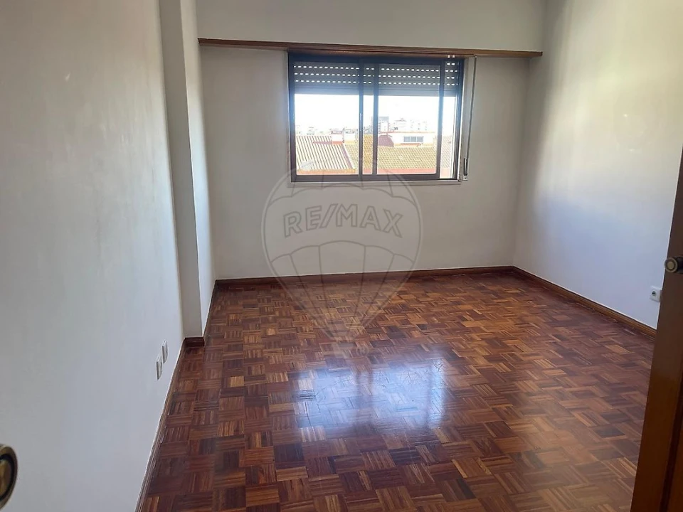 Apartamento T2 para Venda em Agualva e Mira-Sintra Foto 6