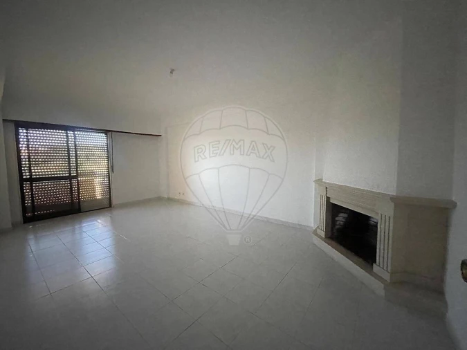 Apartamento T2 para Venda em Agualva e Mira-Sintra Foto 15