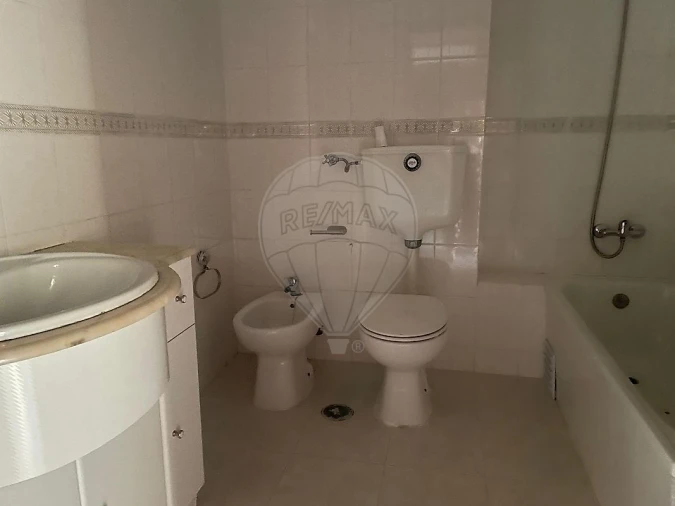 Apartamento T2 para Venda em Agualva e Mira-Sintra Foto 11