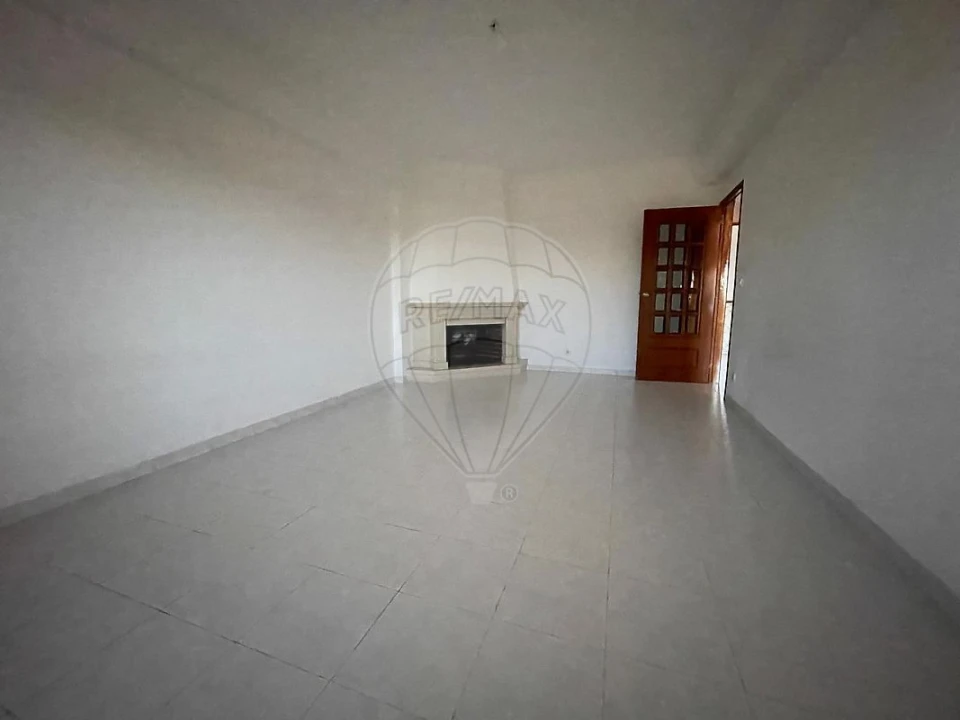 Apartamento T2 para Venda em Agualva e Mira-Sintra Foto 7