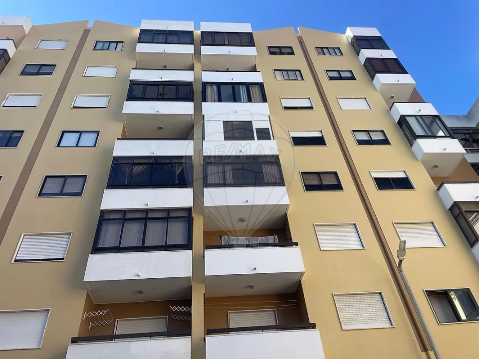 Apartamento T2 para Venda em Agualva e Mira-Sintra Foto 2