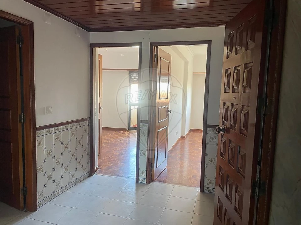 Apartamento T2 para Venda em Agualva e Mira-Sintra Foto 16