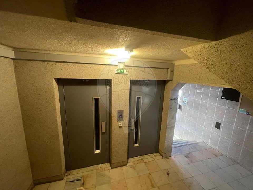 Apartamento T2 para Venda em Agualva e Mira-Sintra Foto 9