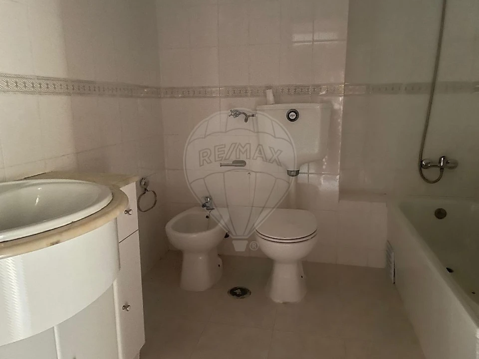 Apartamento T2 para Venda em Agualva e Mira-Sintra Foto 11
