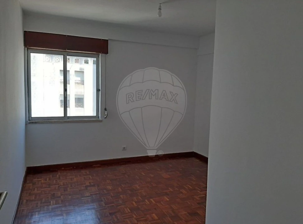 Apartamento T2 para Venda em Rio de Mouro Foto 6