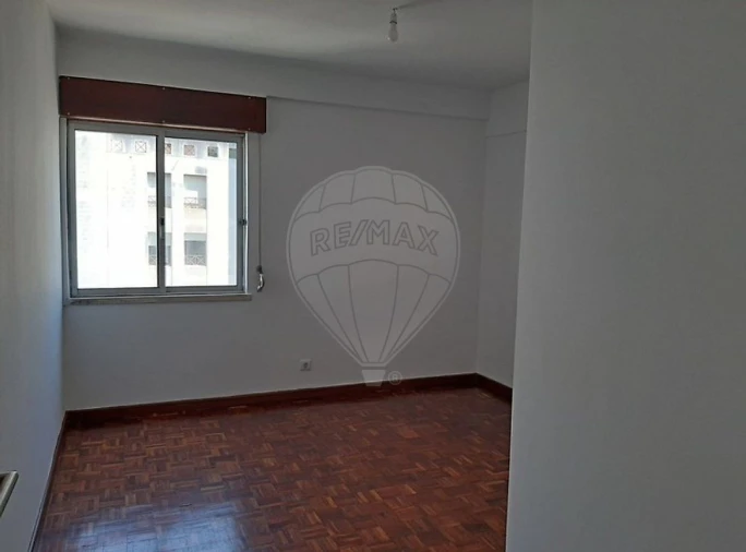 Apartamento T2 para Venda em Rio de Mouro Foto 6