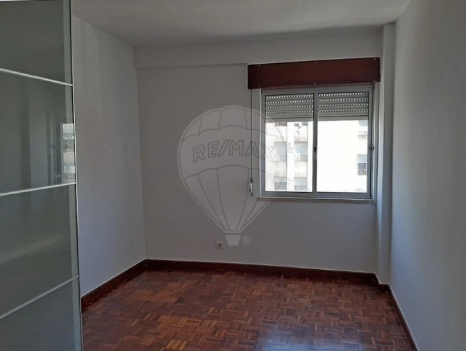 Apartamento T2 para Venda em Rio de Mouro Foto 4