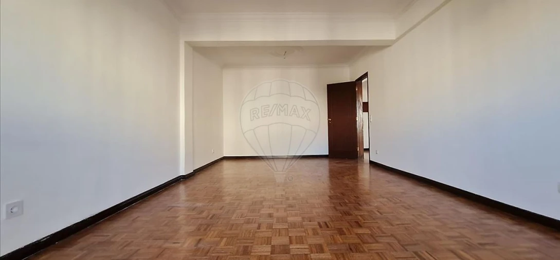 Apartamento T2 para Venda em Rio de Mouro Foto 2