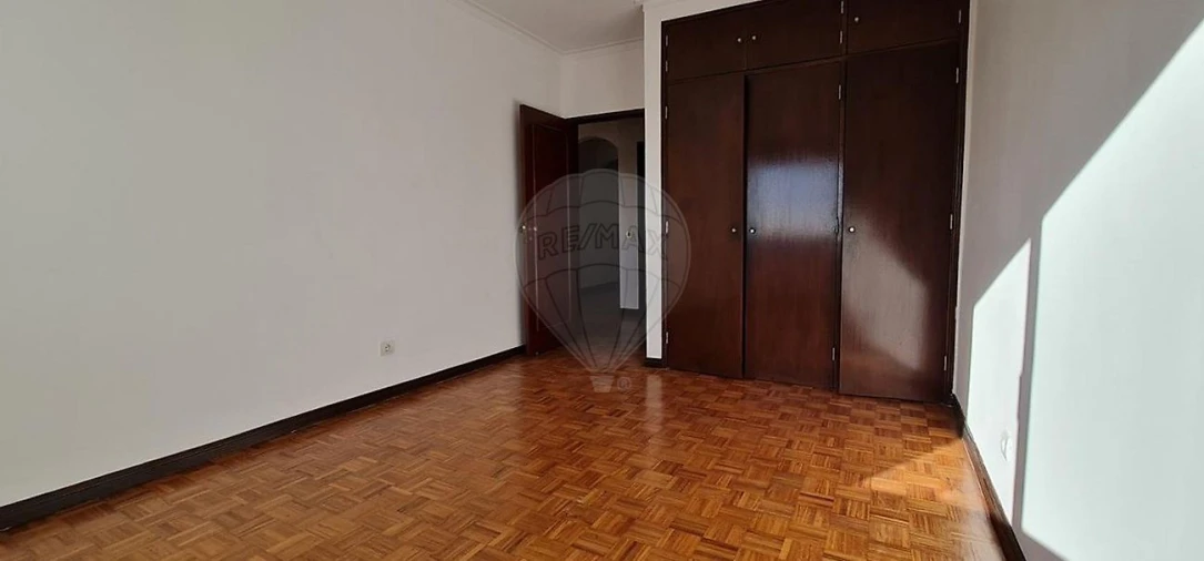 Apartamento T2 para Venda em Rio de Mouro Foto 8