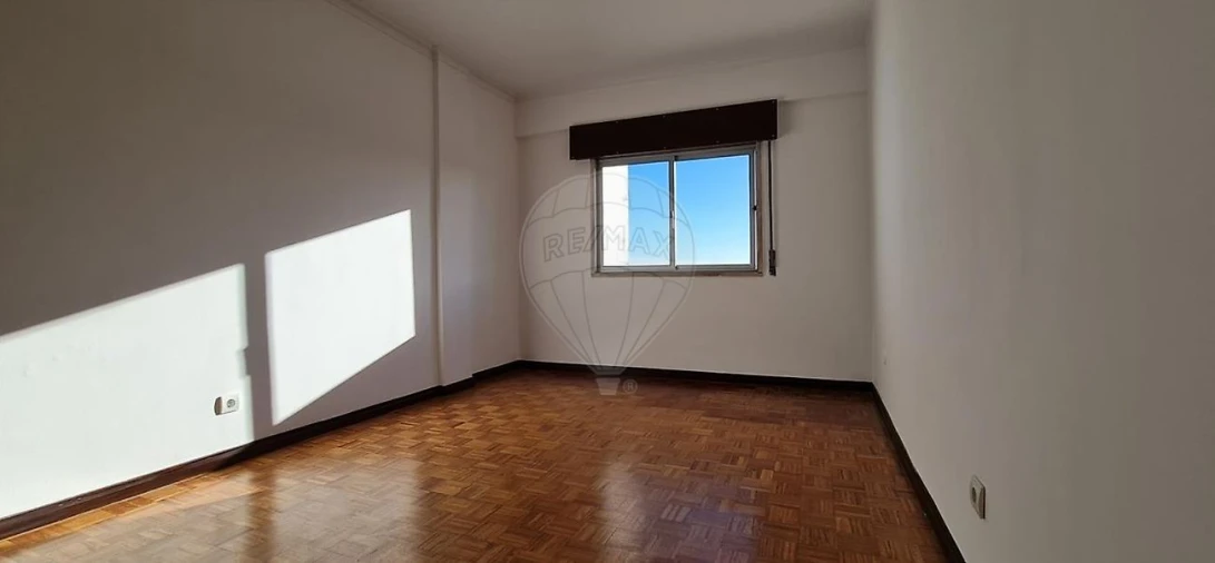 Apartamento T2 para Venda em Rio de Mouro Foto 6