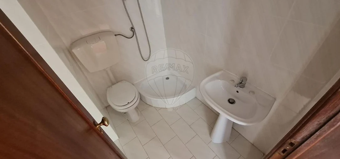 Apartamento T2 para Venda em Rio de Mouro Foto 12