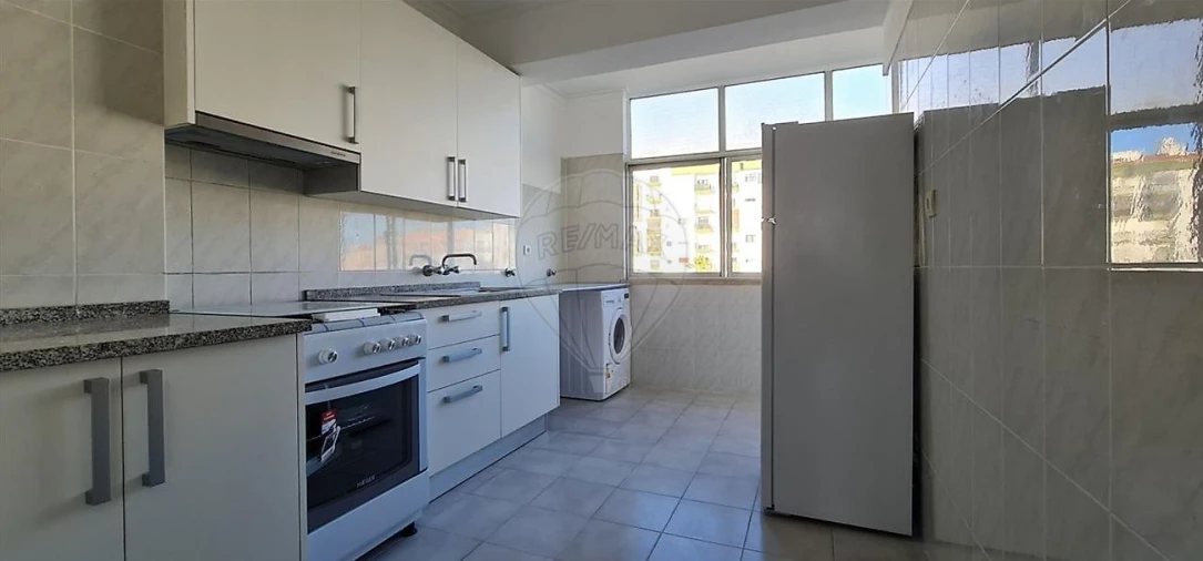 Apartamento T2 para Venda em Rio de Mouro Foto 1