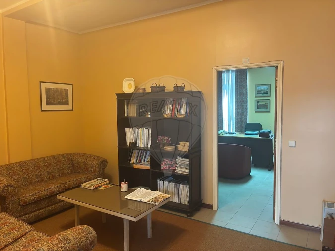 Escritório para Venda em Paços de Brandão Foto 3