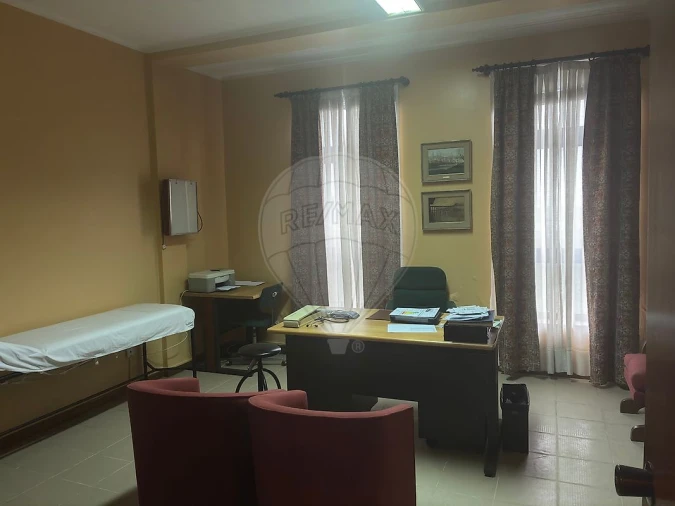 Escritório para Venda em Paços de Brandão Foto 2