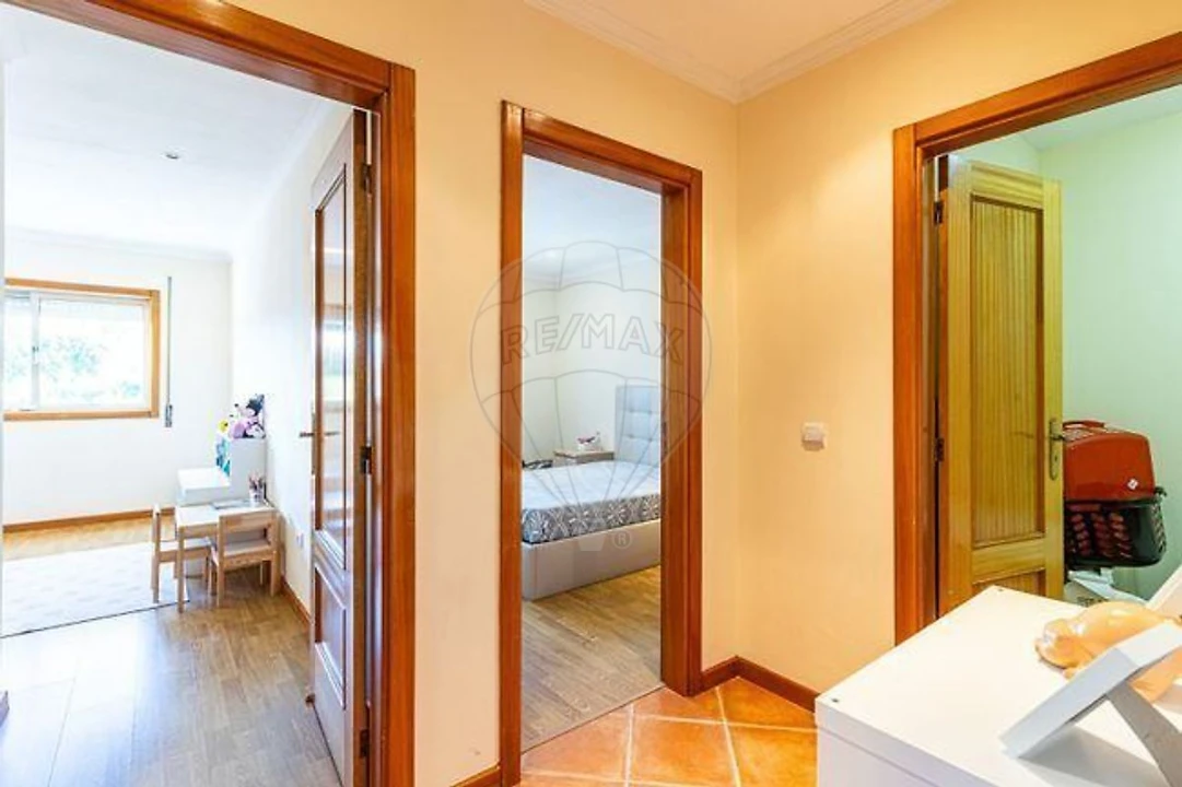 Apartamento T2 para Arrendamento em Paços de Brandão Foto 9