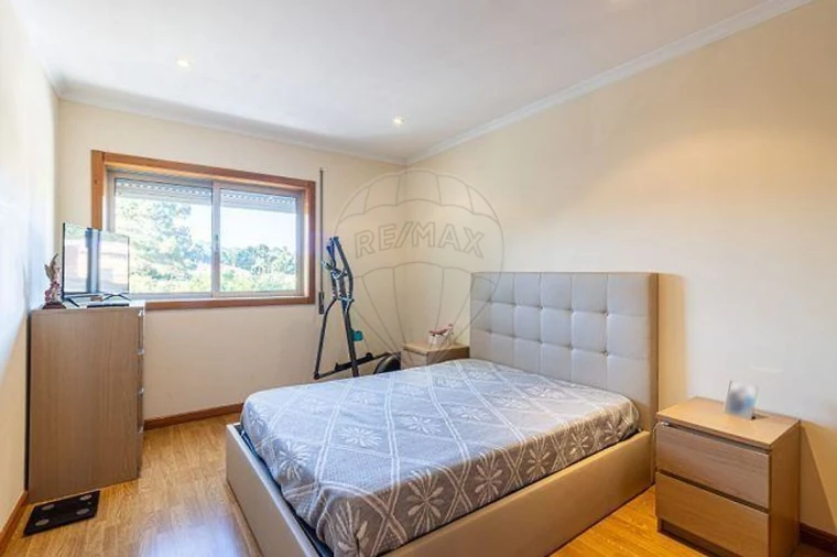 Apartamento T2 para Arrendamento em Paços de Brandão Foto 13