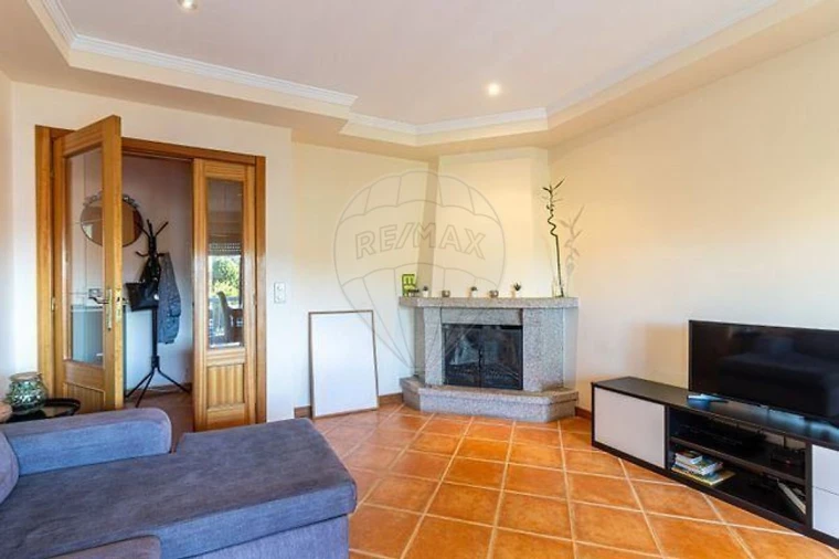 Apartamento T2 para Arrendamento em Paços de Brandão Foto 3