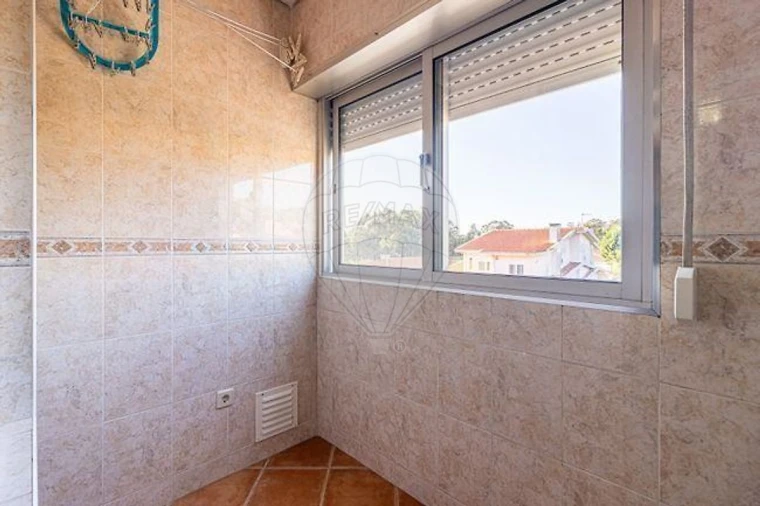 Apartamento T2 para Arrendamento em Paços de Brandão Foto 8