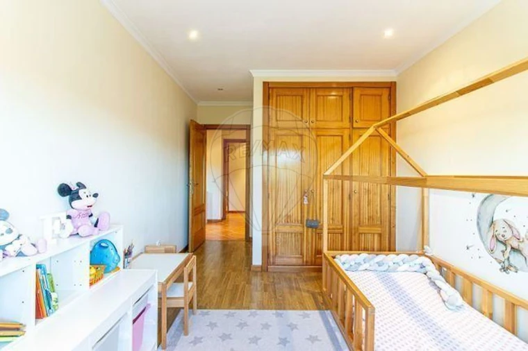 Apartamento T2 para Arrendamento em Paços de Brandão Foto 10