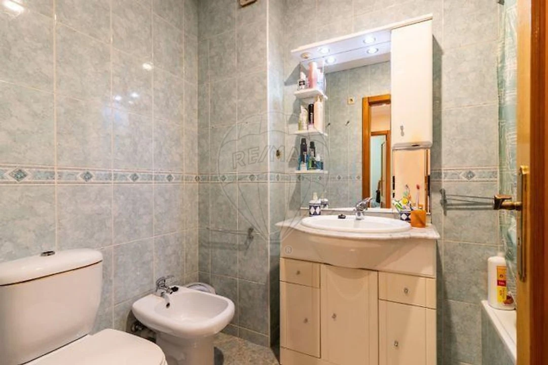 Apartamento T2 para Arrendamento em Paços de Brandão Foto 14