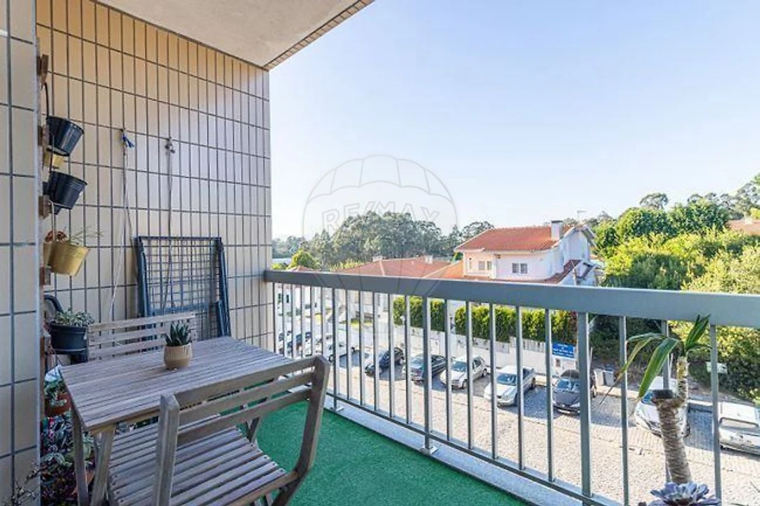 Apartamento T2 para Arrendamento em Paços de Brandão Foto 5