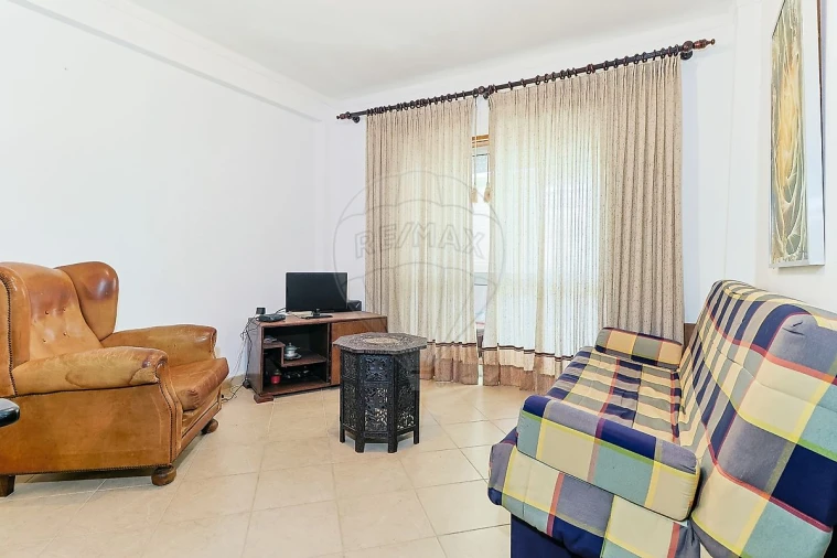 Apartamento T2 para Venda em Tavarede Foto 3