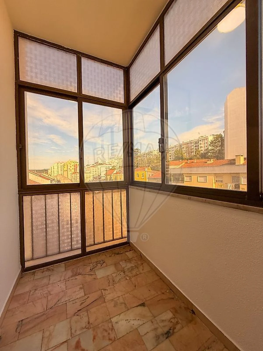 Apartamento T2 para Venda em Queluz e Belas Foto 21