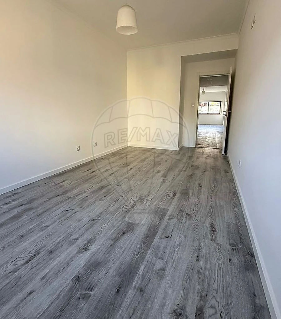 Apartamento T2 para Venda em Queluz e Belas Foto 9