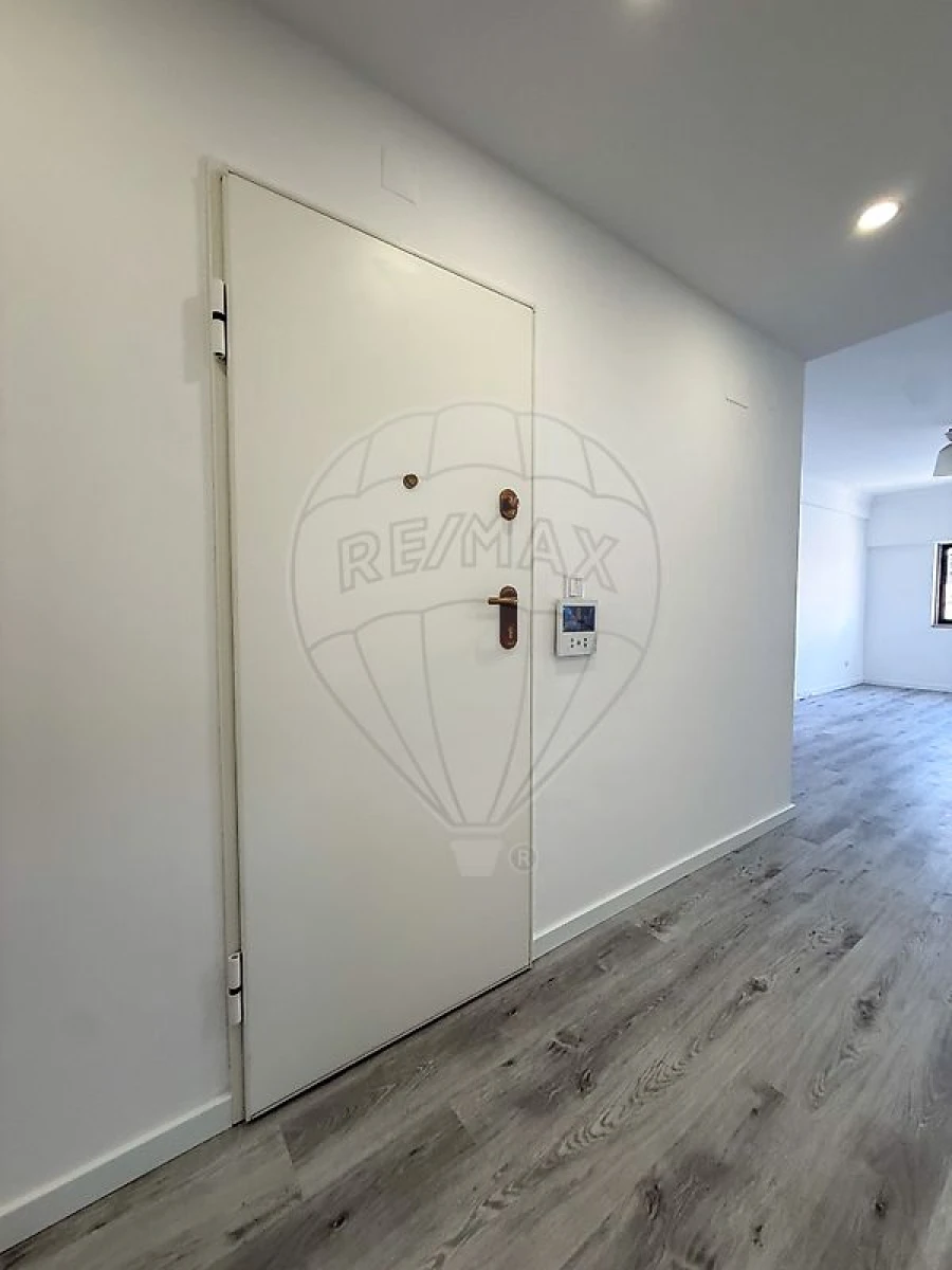 Apartamento T2 para Venda em Queluz e Belas Foto 28